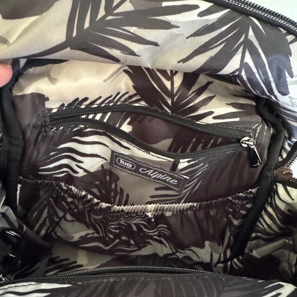 Lug Alpine Medium Crossbody Bag Black - Picture 4 of 8